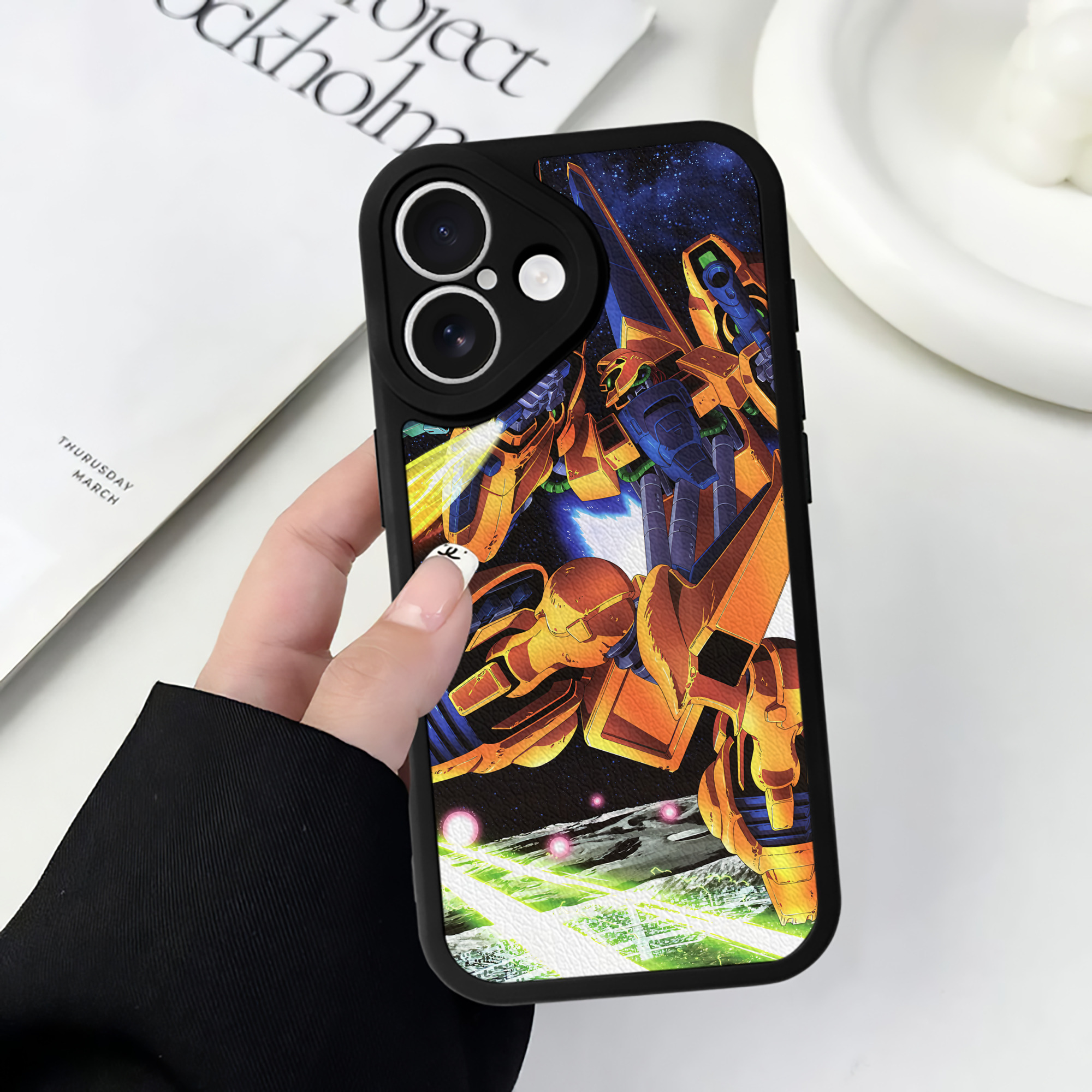 （画像用） 機動戦士ガンダム Mobile Suit Gundam 【iPhone 16シリーズ対応】シリコンスマホケース（レザー調） 材質：シリコン